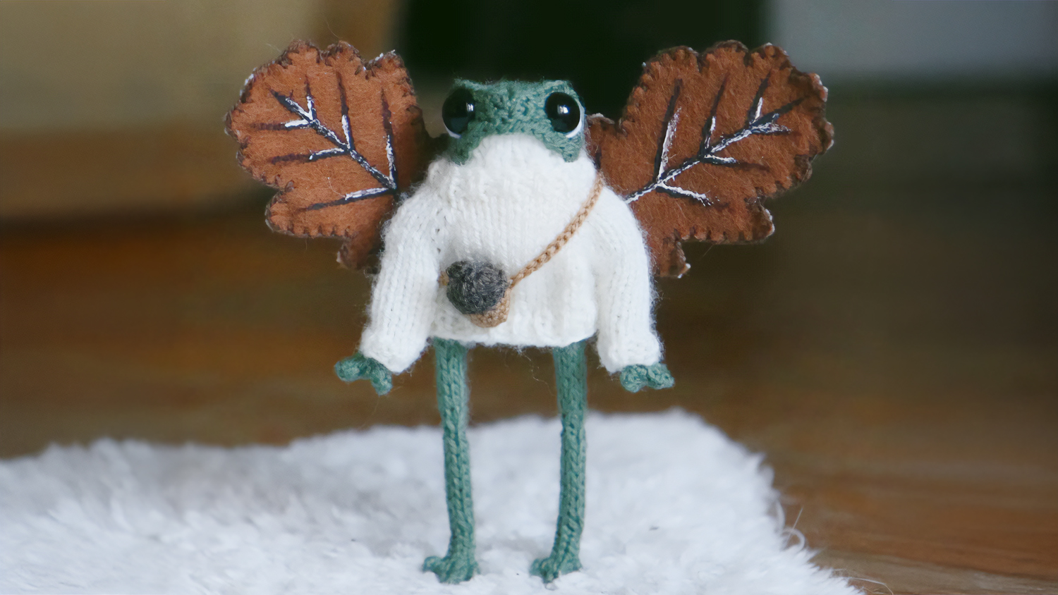 Knitted Frogs by HeKnitt
